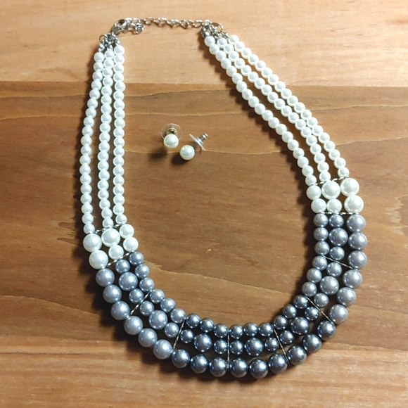 Jewelry - 3 strand graduated faux pearl necklace in white, silver & gray w/pearl earrings